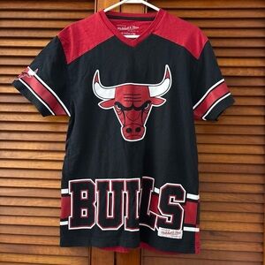 Mitchell N Ness Chicago Bulls men’s Black and Red T-Shirt